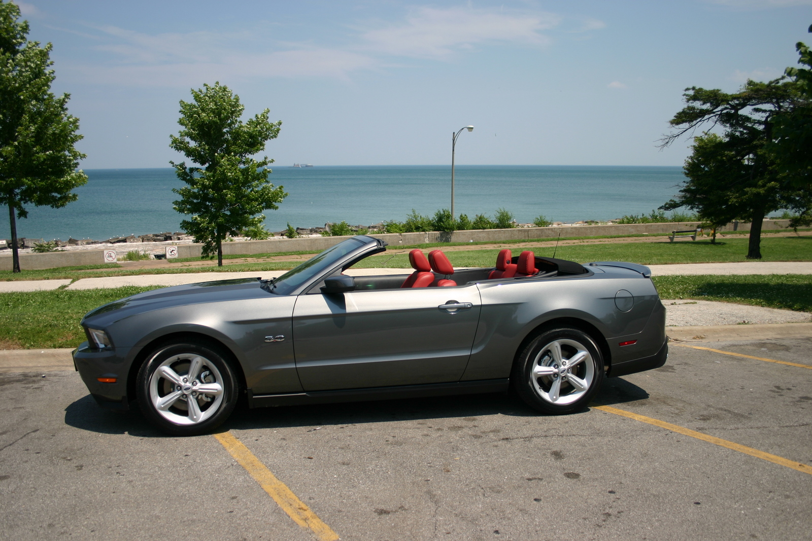 77474d1278562772-2011-gt-convertible-sg-red-interior-img_4957.jpg